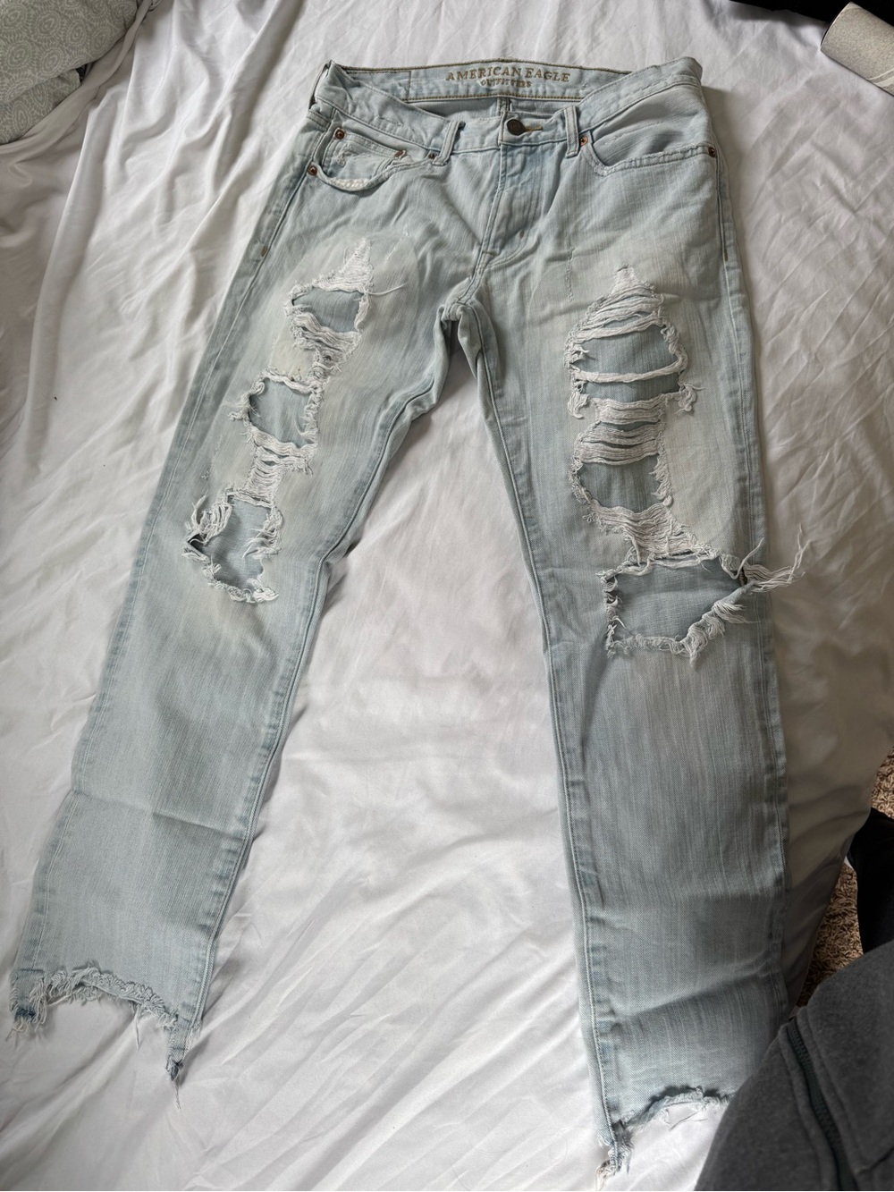 American Eagle Outfitters Light Wash Ripped Skinny Jeans